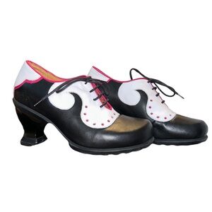 Fluevog VIV Lace-Up Heeled shoes. Size 9